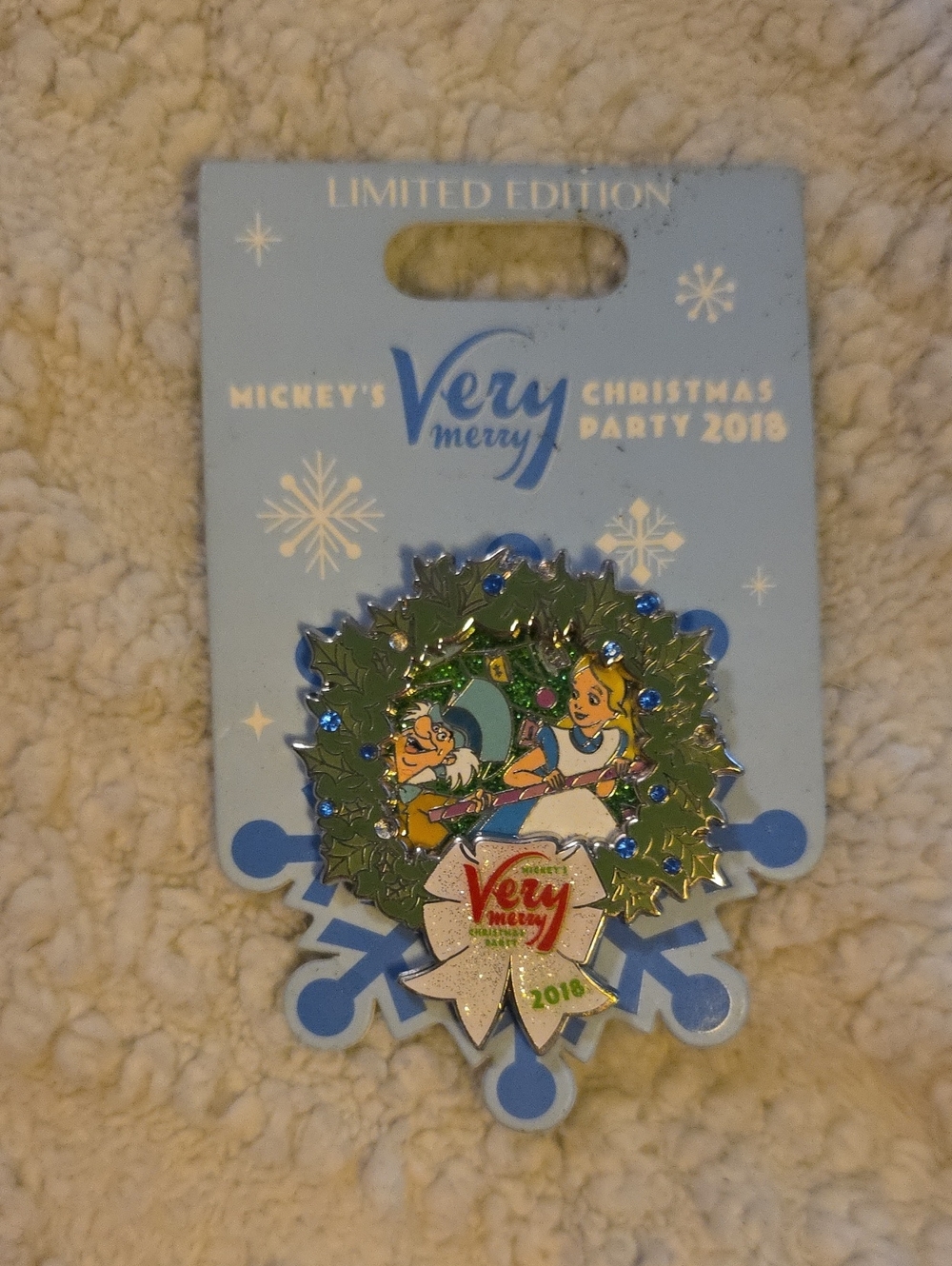 Disney' Mickey's Very Merry Christmas Party Pin 2018 Holiday Wreath Pin Alice
